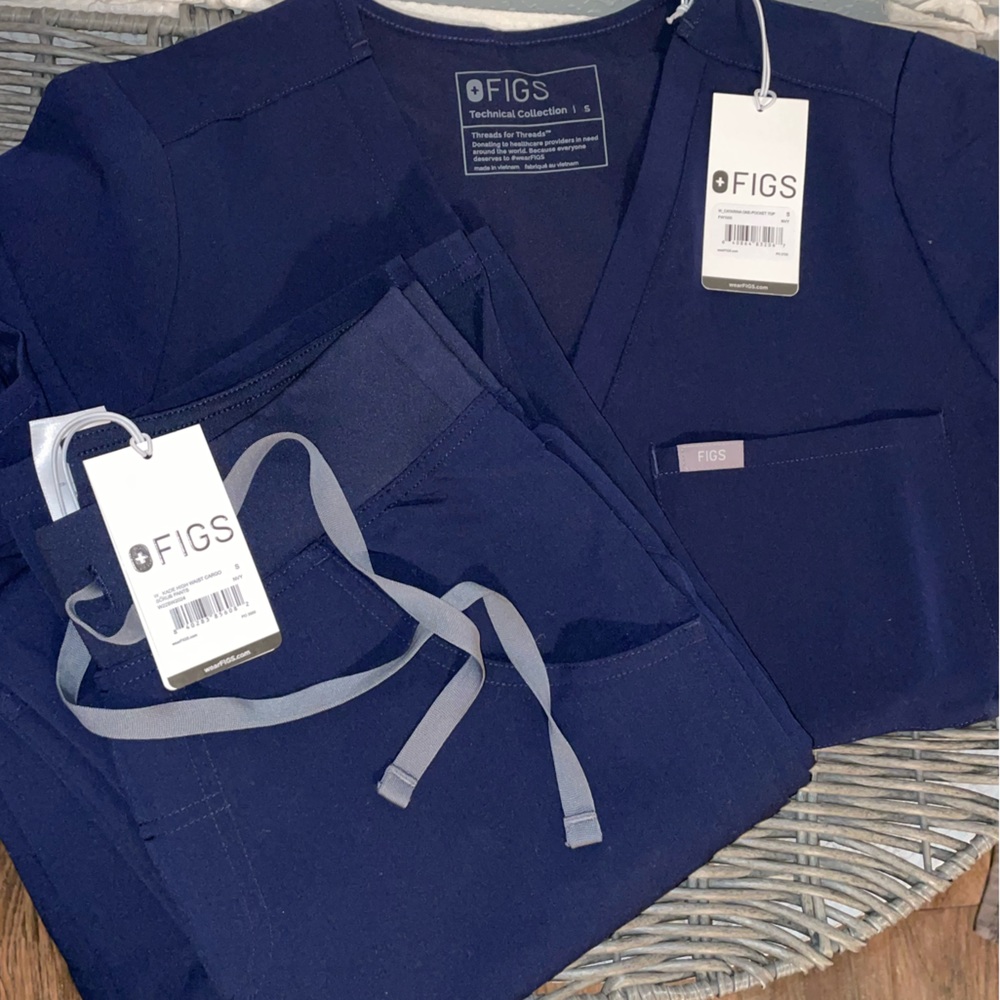 2 SETS OF FIGS SCRUBS NAVY 💙